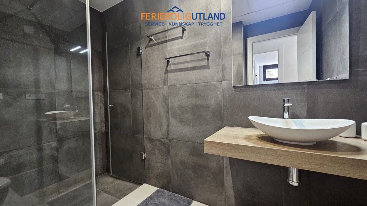 6 soveværelse Villa til salg i Villamartin med swimmingpool garage - € 546.950 (Ref: 10113558)