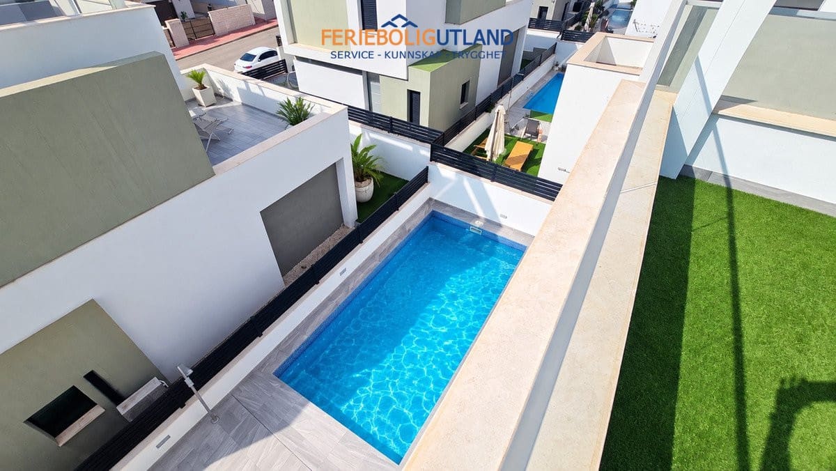 6 soveværelse Villa til salg i Villamartin med swimmingpool garage - € 546.950 (Ref: 10113558)
