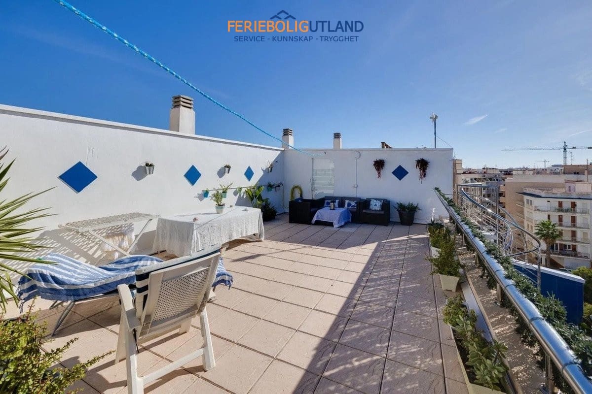 3 sypialnia Penthouse na sprzedaż w Torrevieja z basenem garażem - 329 000 € (Ref: 10117097)
