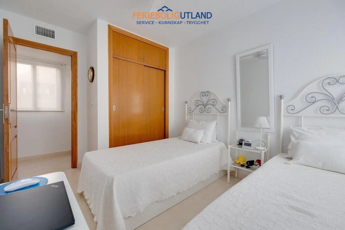 3 sypialnia Penthouse na sprzedaż w Torrevieja z basenem garażem - 329 000 € (Ref: 10117097)