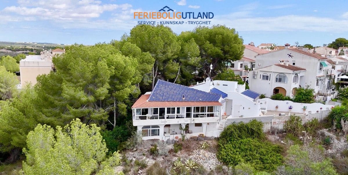 Chalet de 3 habitaciones en Pinar de Campoverde en venta con garaje - 329.950 € (Ref: 10117100)