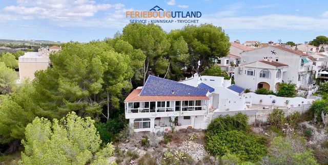 Chalet de 3 habitaciones en Pinar de Campoverde, Pilar de la Horadada en venta con garaje - 329.950 € (Ref: 10117100)