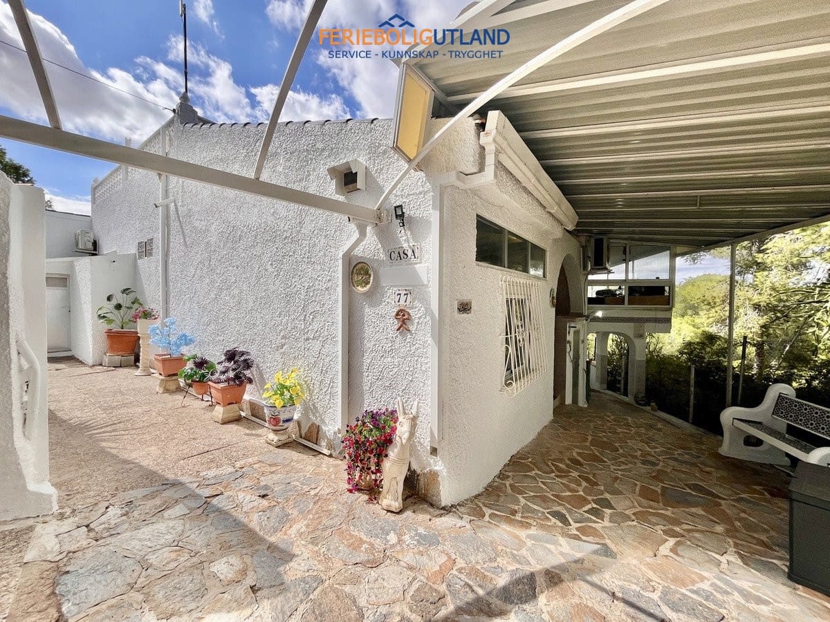 Chalet de 3 habitaciones en Pinar de Campoverde en venta con garaje - 329.950 € (Ref: 10117100)