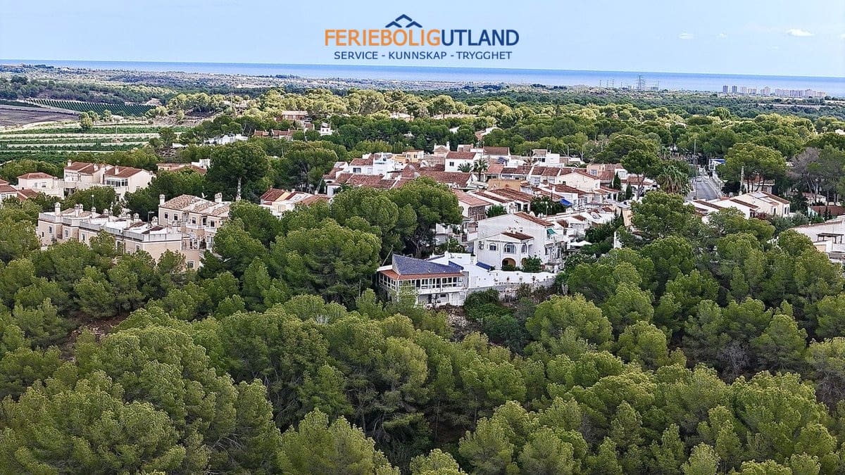Chalet de 3 habitaciones en Pinar de Campoverde en venta con garaje - 329.950 € (Ref: 10117100)