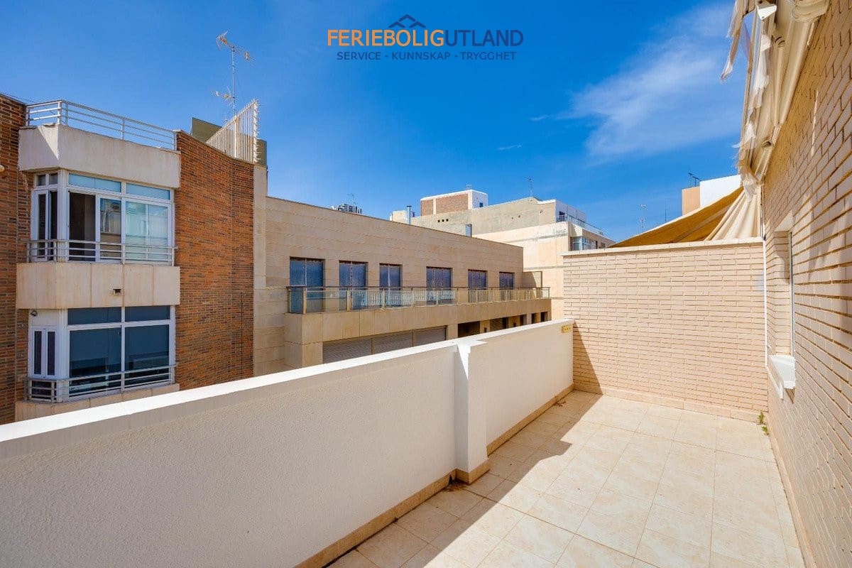 3 makuuhuone Kattohuoneisto myytävänä paikassa Torrevieja - 310 969 € (Ref: 10124784)