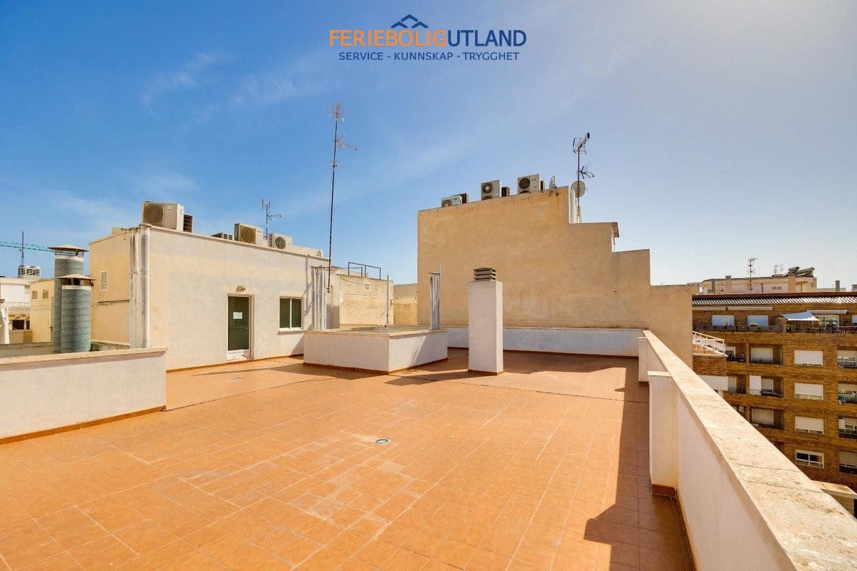 3 makuuhuone Kattohuoneisto myytävänä paikassa Torrevieja - 310 969 € (Ref: 10124784)