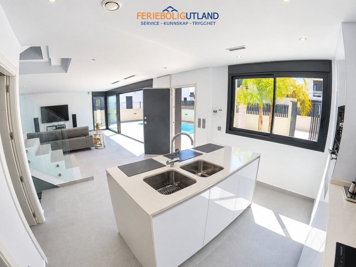 4 slaapkamer Villa te koop in Algorfa met zwembad garage - € 580.000 (Ref: 10125143)