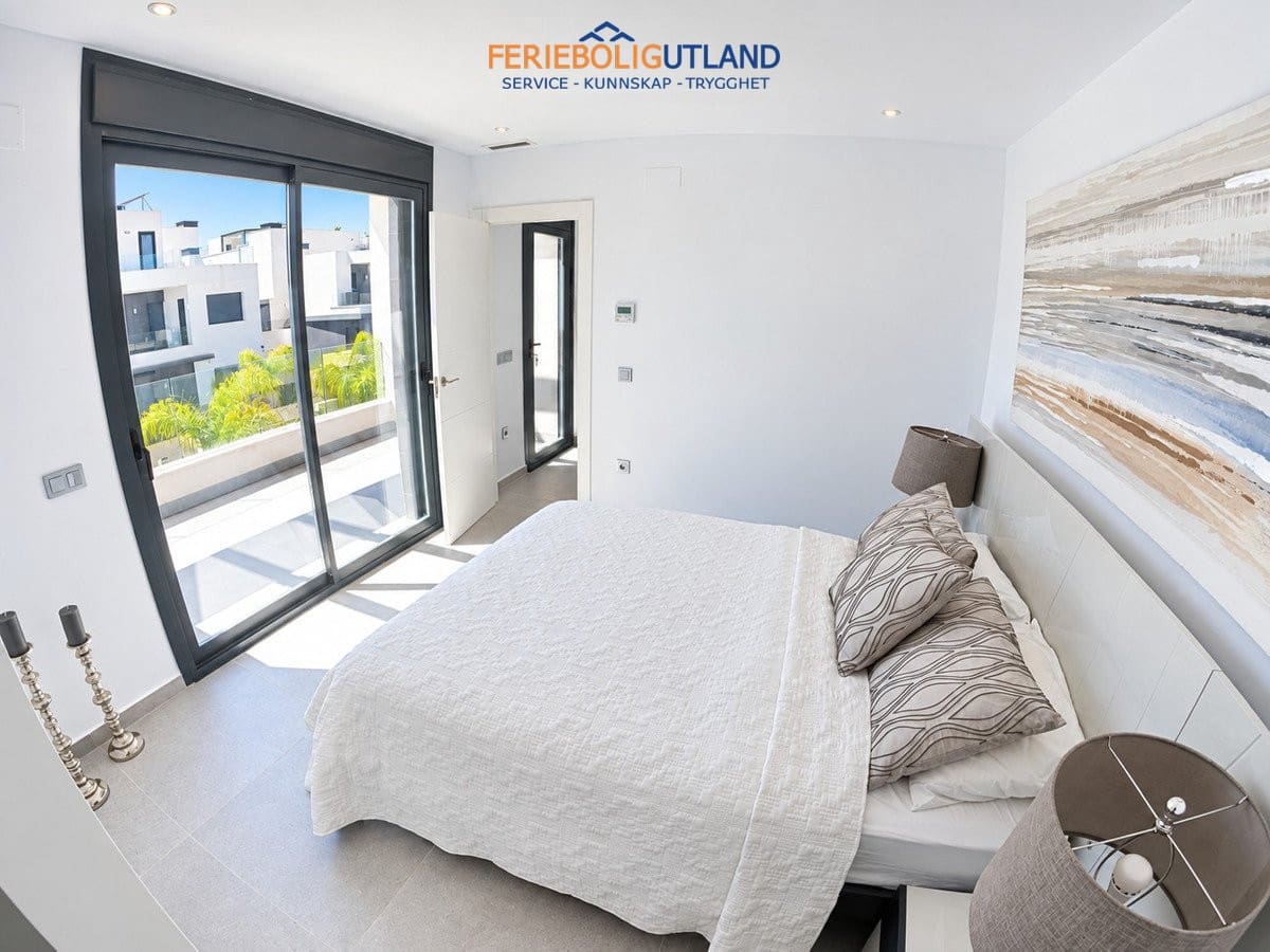 4 slaapkamer Villa te koop in Algorfa met zwembad garage - € 580.000 (Ref: 10125143)