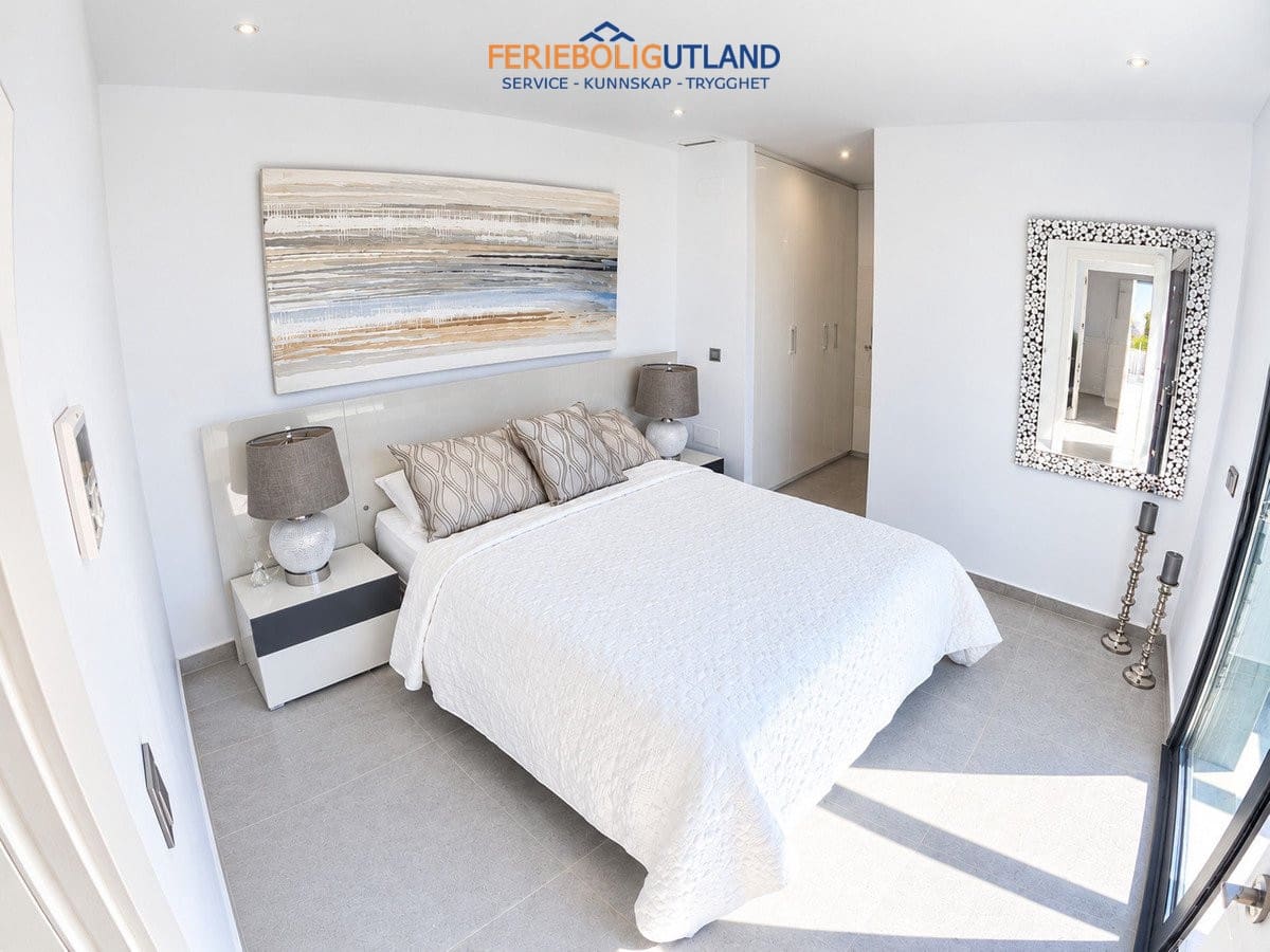 4 slaapkamer Villa te koop in Algorfa met zwembad garage - € 580.000 (Ref: 10125143)