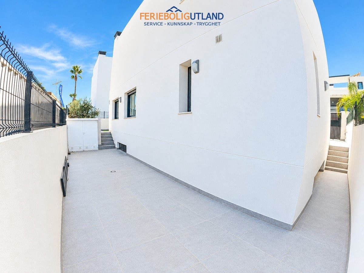 4 slaapkamer Villa te koop in Algorfa met zwembad garage - € 580.000 (Ref: 10125143)