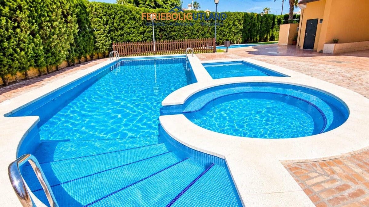 2 soveværelse Lejlighed til salg i Torrevieja med swimmingpool garage - € 260.000 (Ref: 10130164)