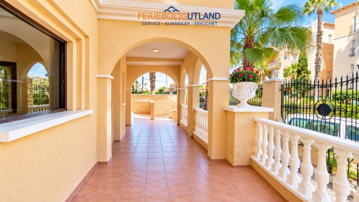2 soveværelse Lejlighed til salg i Torrevieja med swimmingpool garage - € 260.000 (Ref: 10130164)