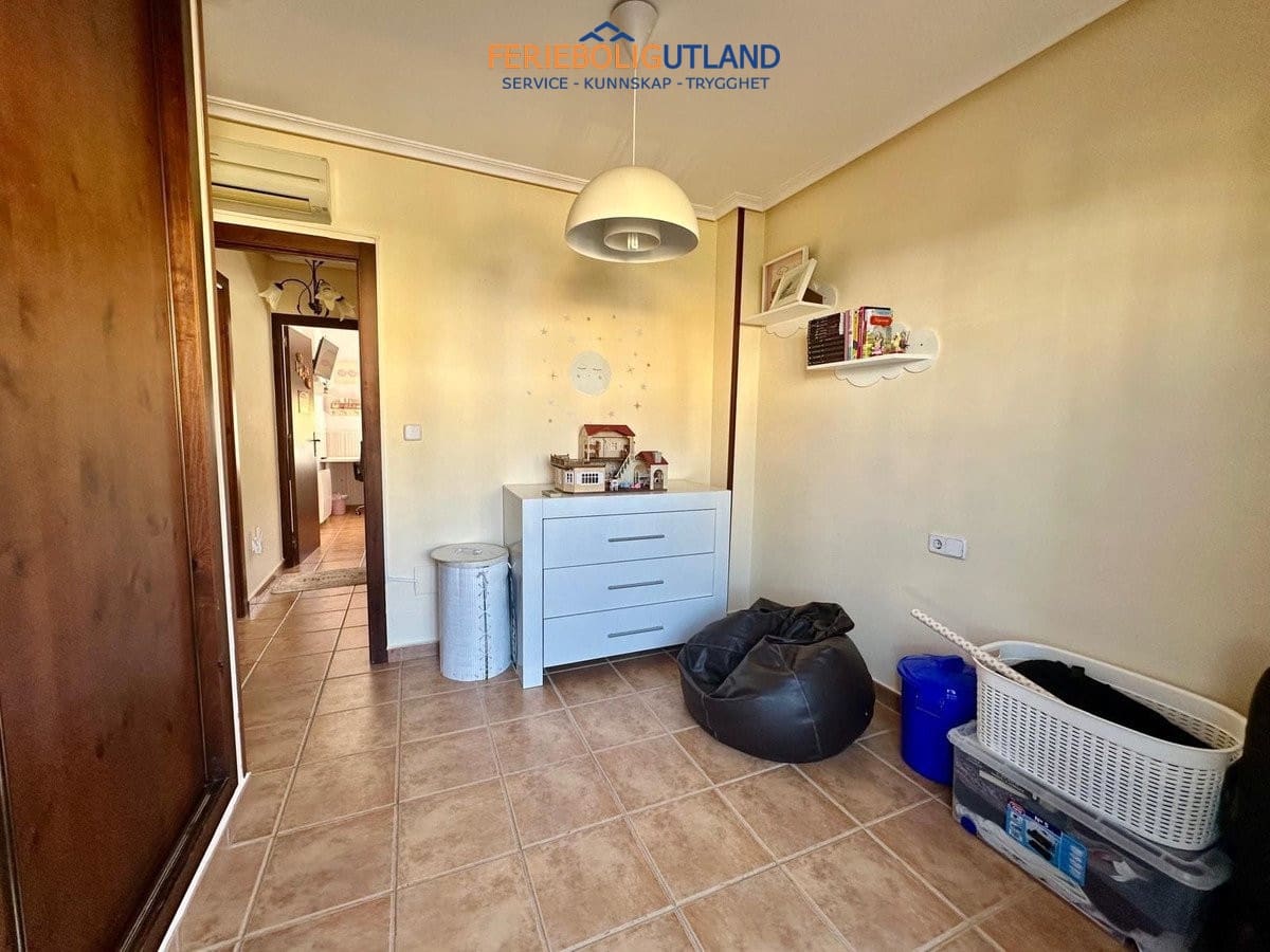 3 makuuhuone Omakotitalo myytävänä paikassa Roda mukana uima-altaan - 229 000 € (Ref: 10130438)