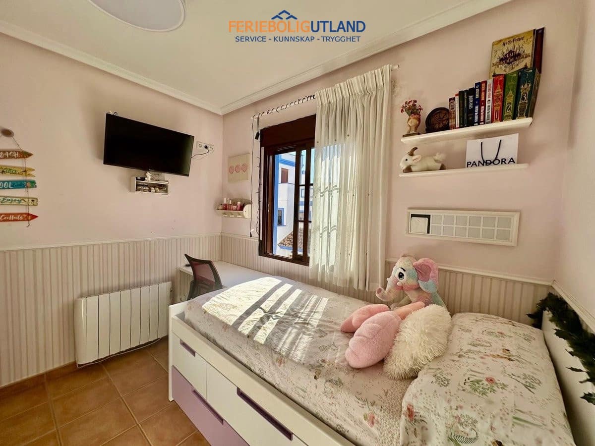 3 makuuhuone Omakotitalo myytävänä paikassa Roda mukana uima-altaan - 229 000 € (Ref: 10130438)