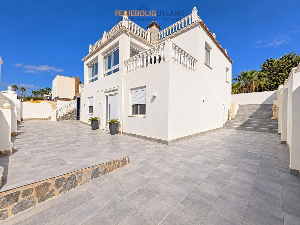 5 chambre Villa/Maison à vendre à Torrevieja avec piscine garage - 599 000 € (Ref: 10134869)