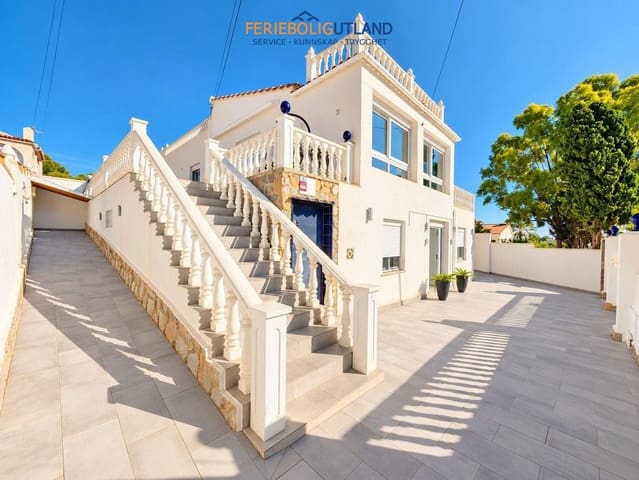 5 chambre Villa/Maison à vendre à Los Balcones - Los Altos, Torrevieja avec piscine garage - 599 000 € (Ref: 10134869)