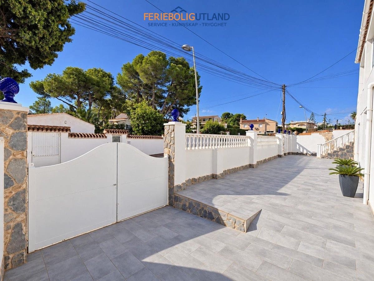 5 chambre Villa/Maison à vendre à Torrevieja avec piscine garage - 599 000 € (Ref: 10134869)