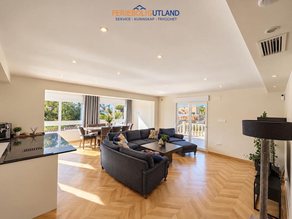 5 chambre Villa/Maison à vendre à Torrevieja avec piscine garage - 599 000 € (Ref: 10134869)