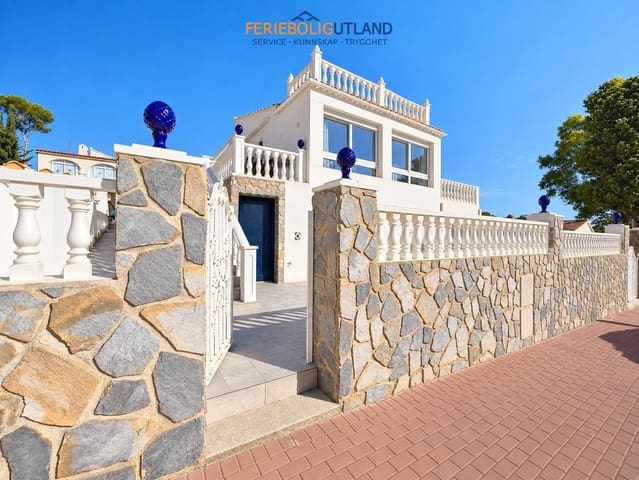 5 chambre Villa/Maison à vendre à Los Balcones - Los Altos, Torrevieja avec piscine garage - 599 000 € (Ref: 10134869)