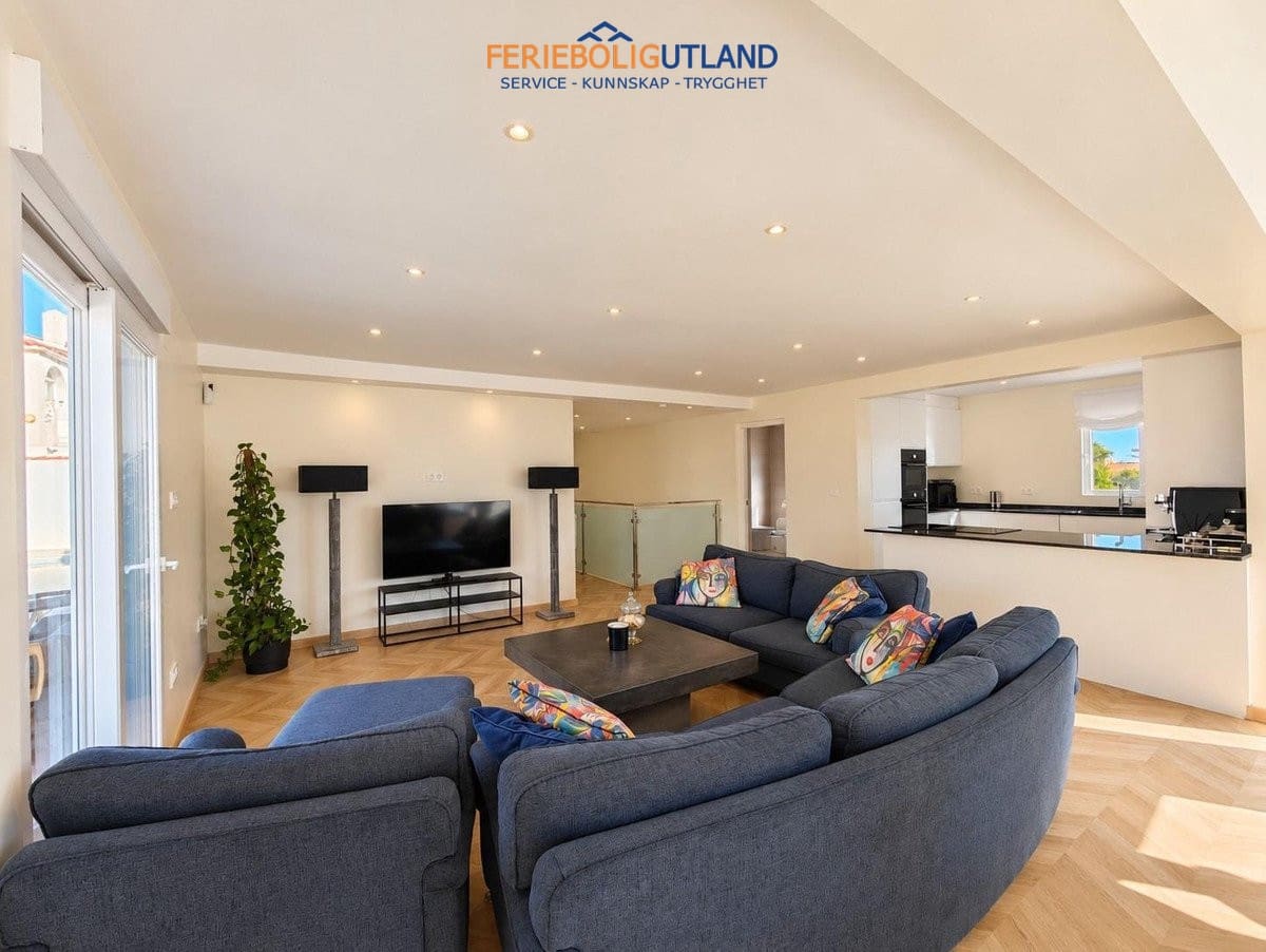 5 chambre Villa/Maison à vendre à Torrevieja avec piscine garage - 599 000 € (Ref: 10134869)