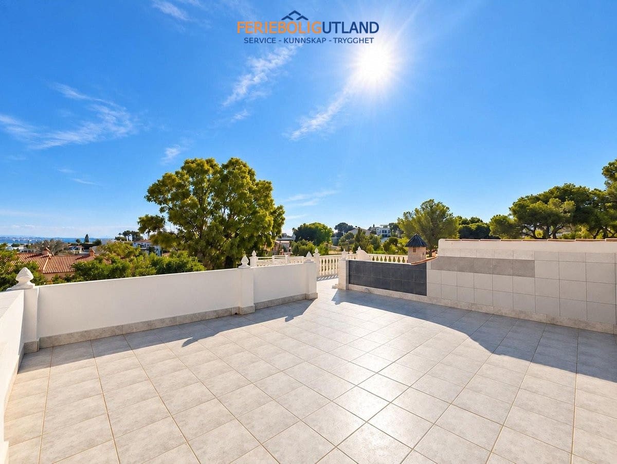 5 chambre Villa/Maison à vendre à Torrevieja avec piscine garage - 599 000 € (Ref: 10134869)
