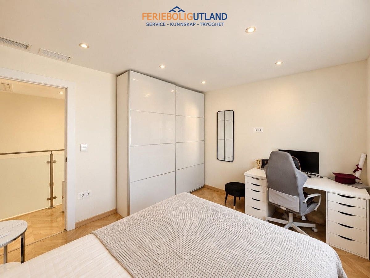 5 chambre Villa/Maison à vendre à Torrevieja avec piscine garage - 599 000 € (Ref: 10134869)