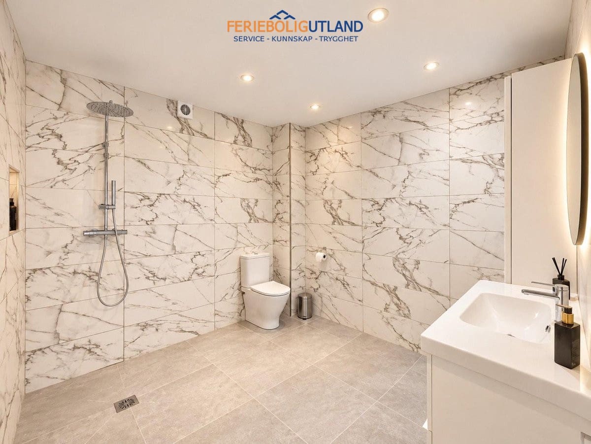 5 chambre Villa/Maison à vendre à Torrevieja avec piscine garage - 599 000 € (Ref: 10134869)