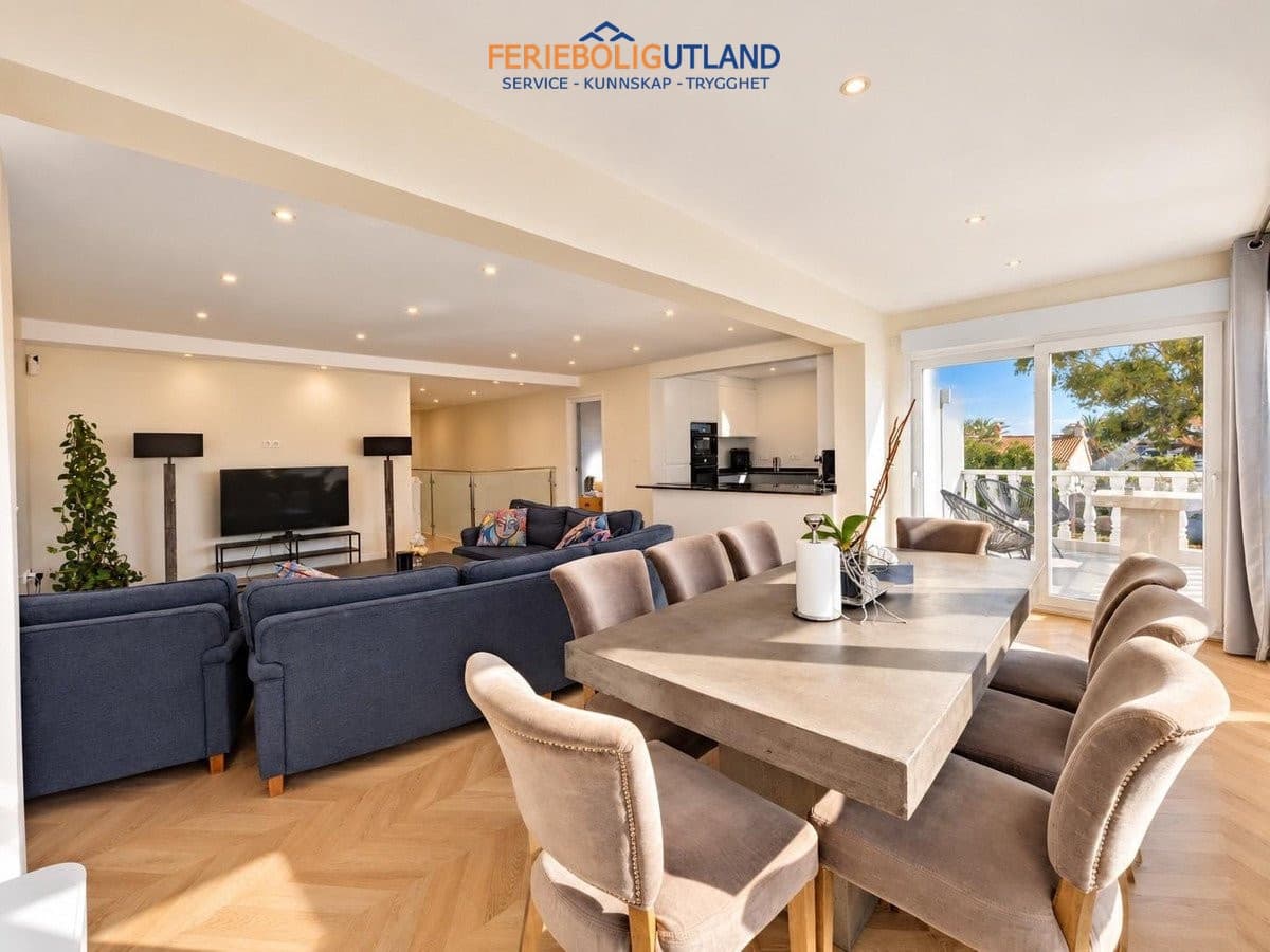 5 chambre Villa/Maison à vendre à Torrevieja avec piscine garage - 599 000 € (Ref: 10134869)