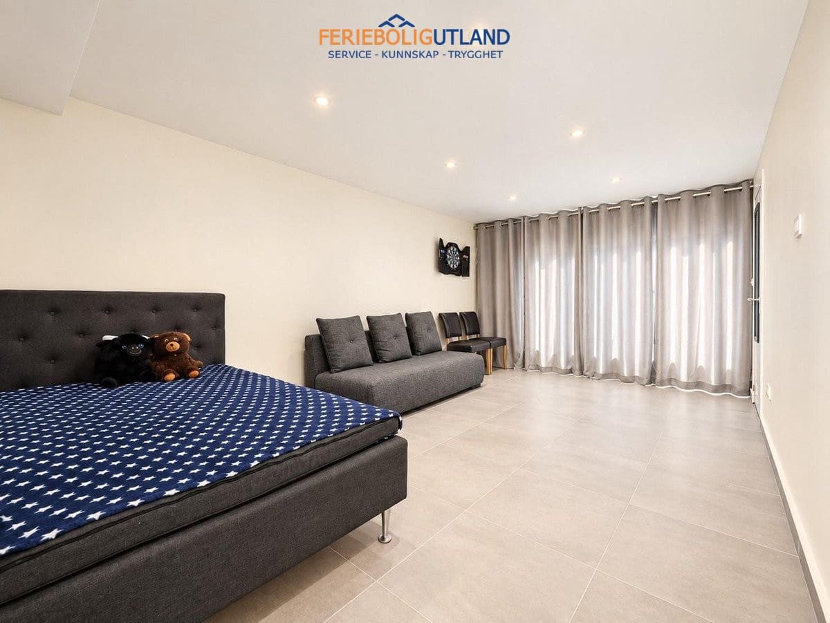 5 chambre Villa/Maison à vendre à Torrevieja avec piscine garage - 599 000 € (Ref: 10134869)