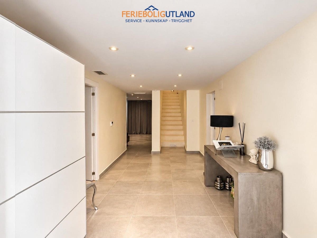 5 chambre Villa/Maison à vendre à Torrevieja avec piscine garage - 599 000 € (Ref: 10134869)