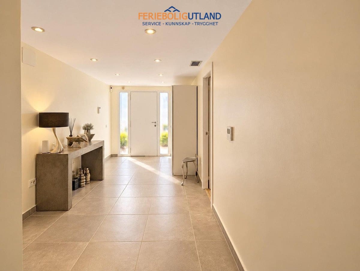 5 chambre Villa/Maison à vendre à Torrevieja avec piscine garage - 599 000 € (Ref: 10134869)