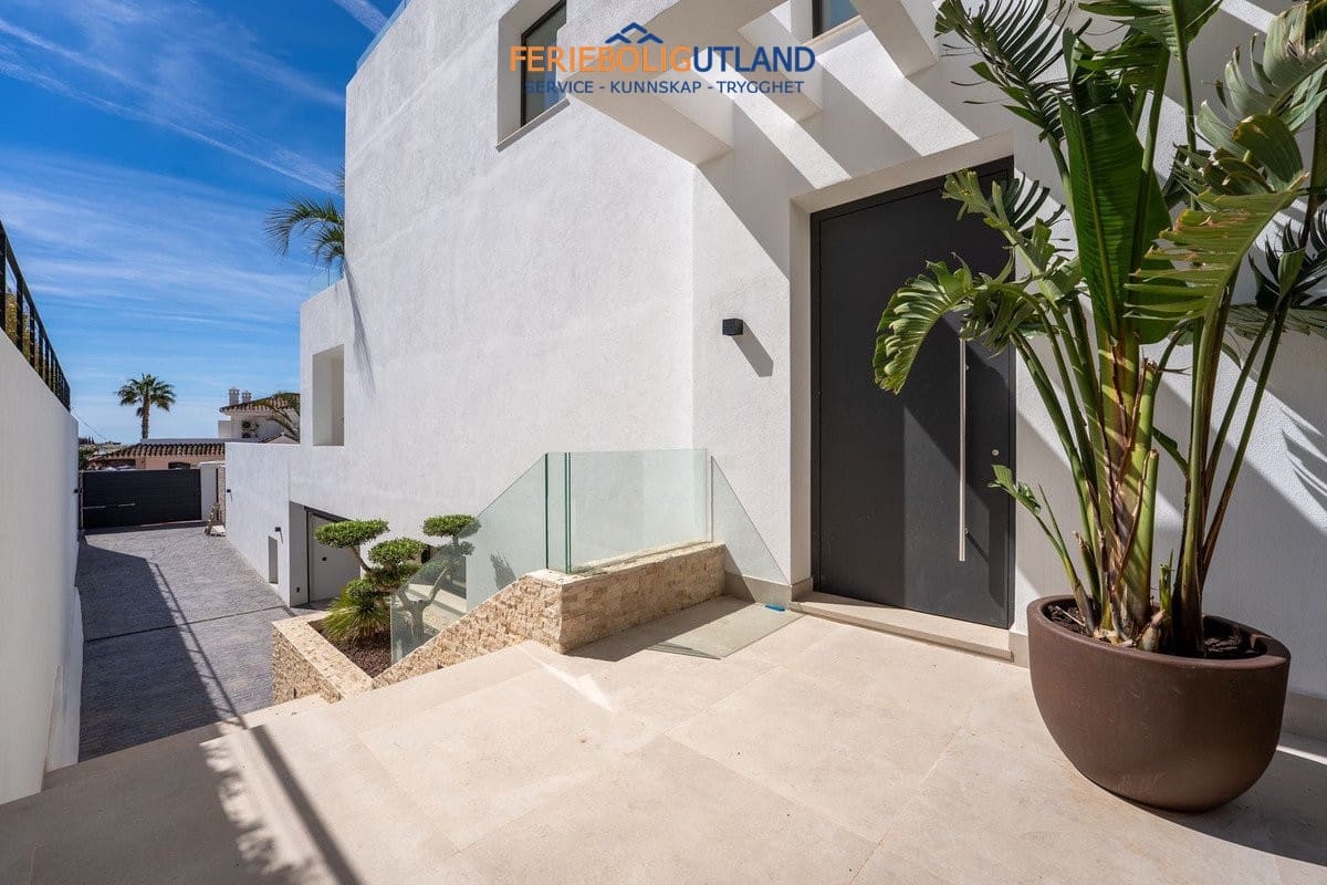 Chalet de 4 habitaciones en Mijas en venta con piscina garaje - 1.945.000 € (Ref: 10135111)