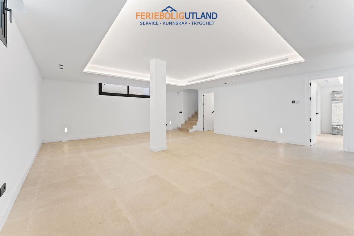 Chalet de 4 habitaciones en Mijas en venta con piscina garaje - 1.945.000 € (Ref: 10135111)