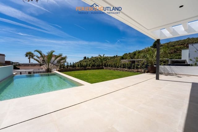 Chalet de 4 habitaciones en Mijas pueblo, Mijas en venta con piscina garaje - 1.945.000 € (Ref: 10135111)
