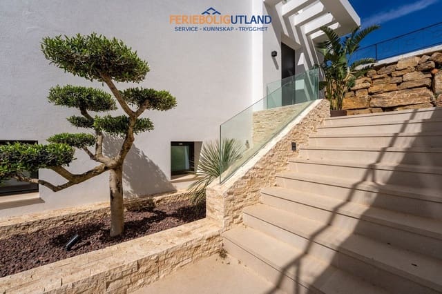 Chalet de 4 habitaciones en Mijas pueblo, Mijas en venta con piscina garaje - 1.945.000 € (Ref: 10135111)