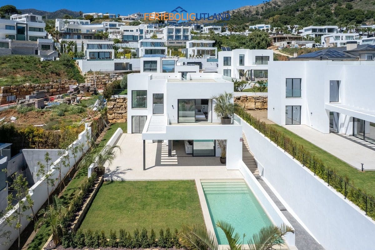Chalet de 4 habitaciones en Mijas en venta con piscina garaje - 1.945.000 € (Ref: 10135111)
