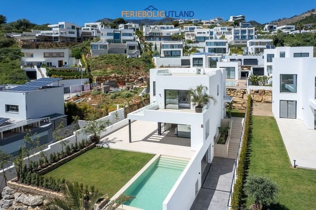 Chalet de 4 habitaciones en Mijas pueblo, Mijas en venta con piscina garaje - 1.945.000 € (Ref: 10135111)