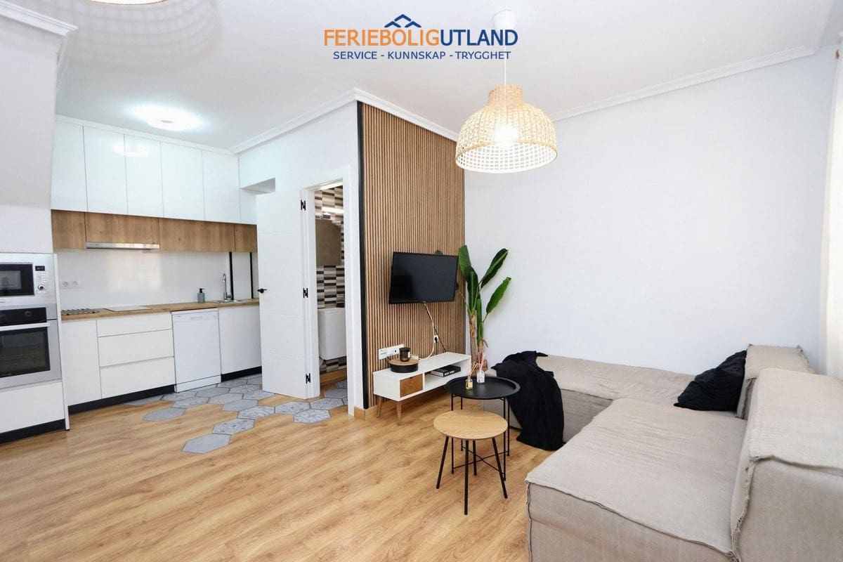 3 soveværelse Byhus til salg i Playa Flamenca med swimmingpool garage - € 279.999 (Ref: 10135112)