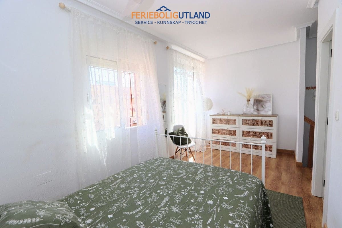 3 soveværelse Byhus til salg i Playa Flamenca med swimmingpool garage - € 279.999 (Ref: 10135112)