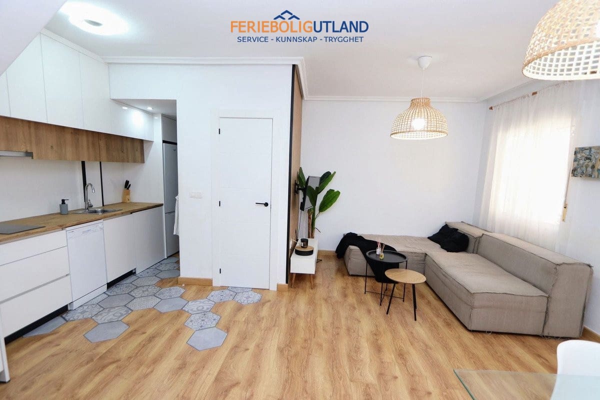 3 soveværelse Byhus til salg i Playa Flamenca med swimmingpool garage - € 279.999 (Ref: 10135112)