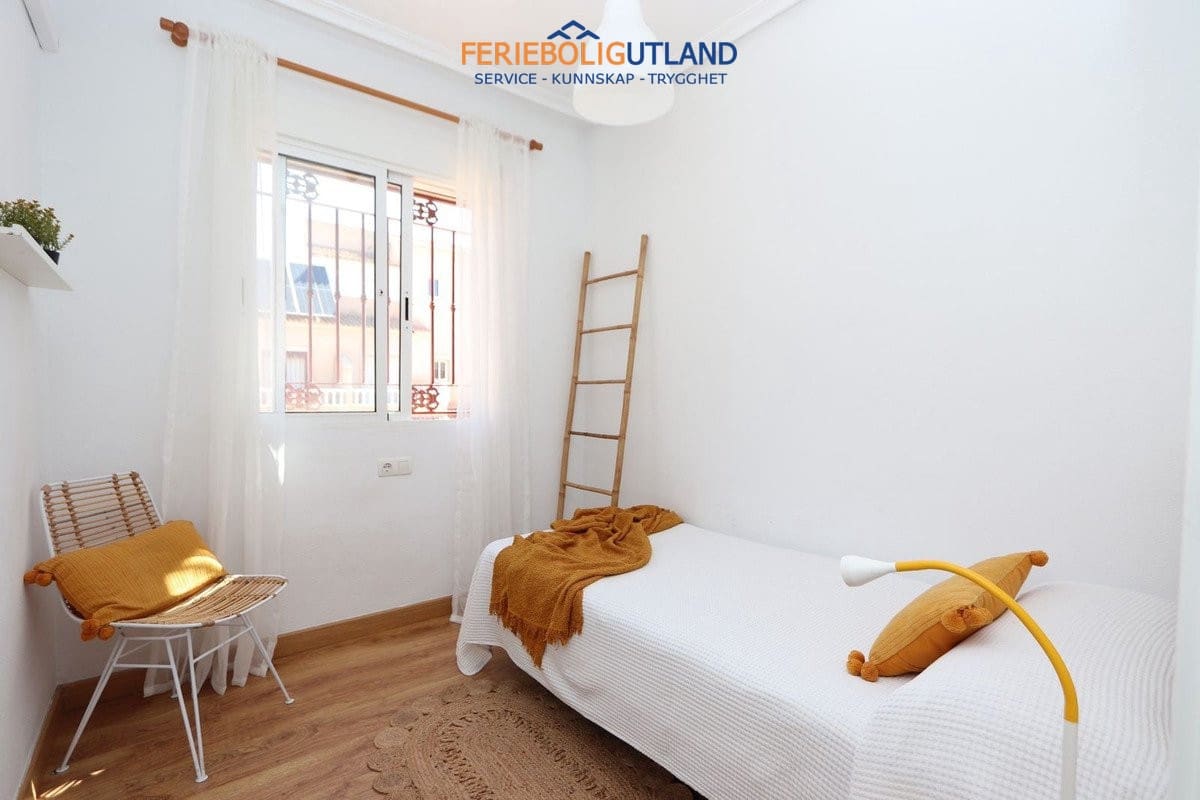 3 soveværelse Byhus til salg i Playa Flamenca med swimmingpool garage - € 279.999 (Ref: 10135112)
