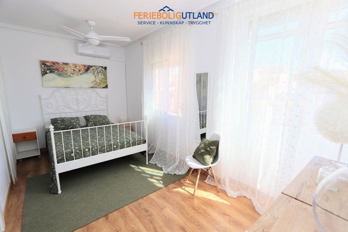 3 soveværelse Byhus til salg i Playa Flamenca med swimmingpool garage - € 279.999 (Ref: 10135112)