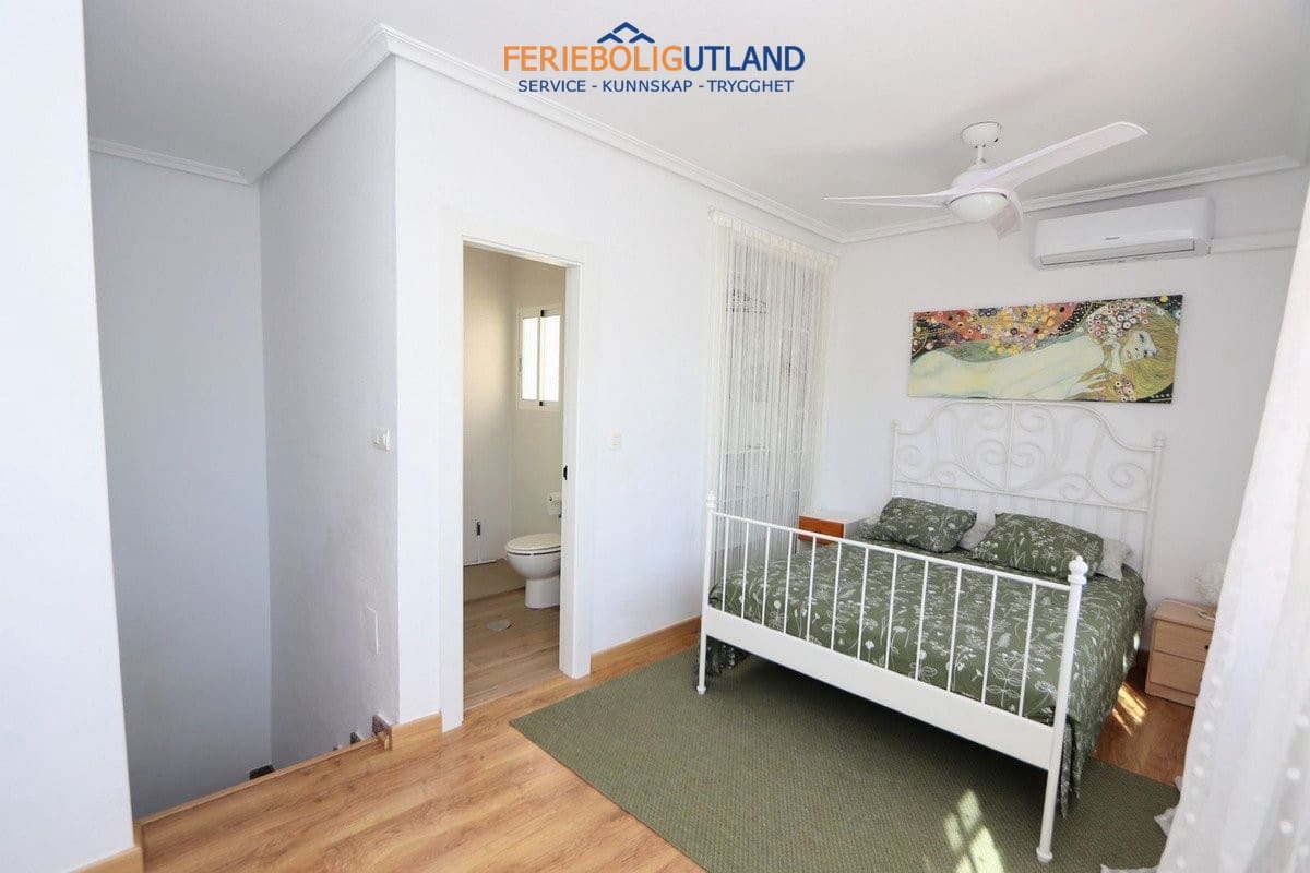3 soveværelse Byhus til salg i Playa Flamenca med swimmingpool garage - € 279.999 (Ref: 10135112)