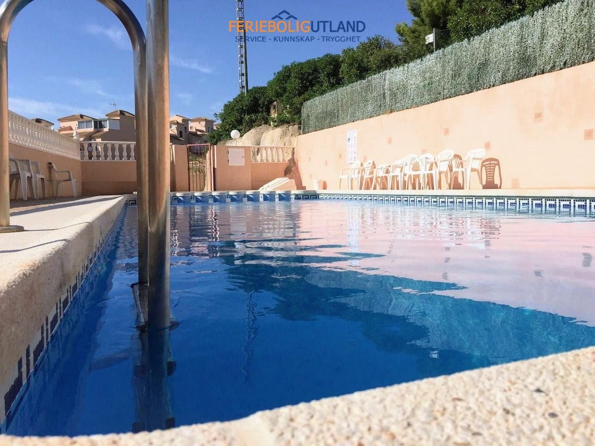 3 soveværelse Byhus til salg i Playa Flamenca med swimmingpool garage - € 279.999 (Ref: 10135112)
