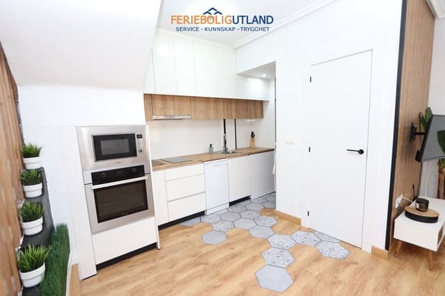 3 soveværelse Byhus til salg i Playa Flamenca, Orihuela med swimmingpool garage - € 269.000 (Ref: 10135112)