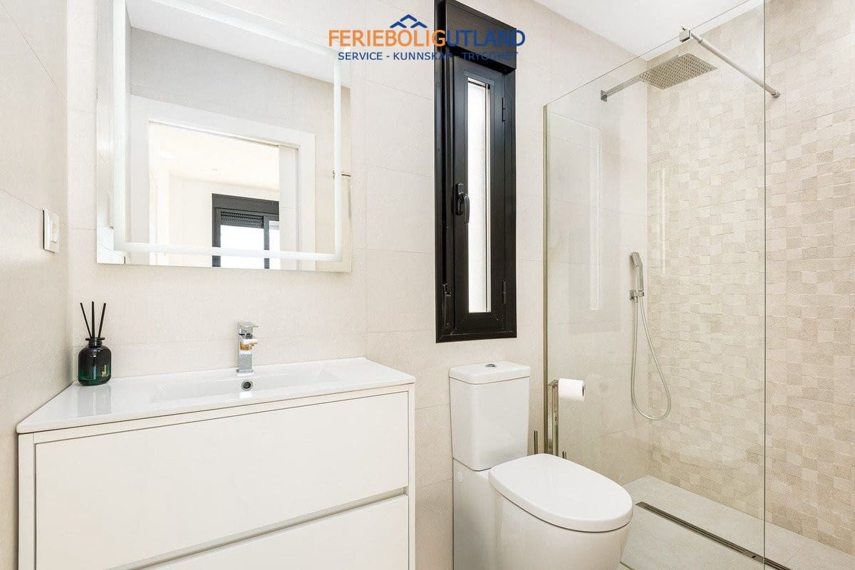 4 sypialnia Willa na sprzedaż w San Pedro del Pinatar z basenem garażem - 495 000 € (Ref: 10136541)