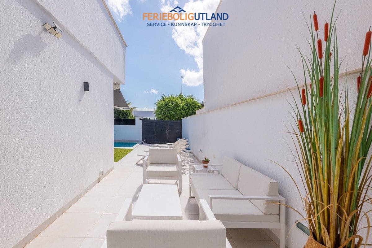 4 sypialnia Willa na sprzedaż w San Pedro del Pinatar z basenem garażem - 495 000 € (Ref: 10136541)