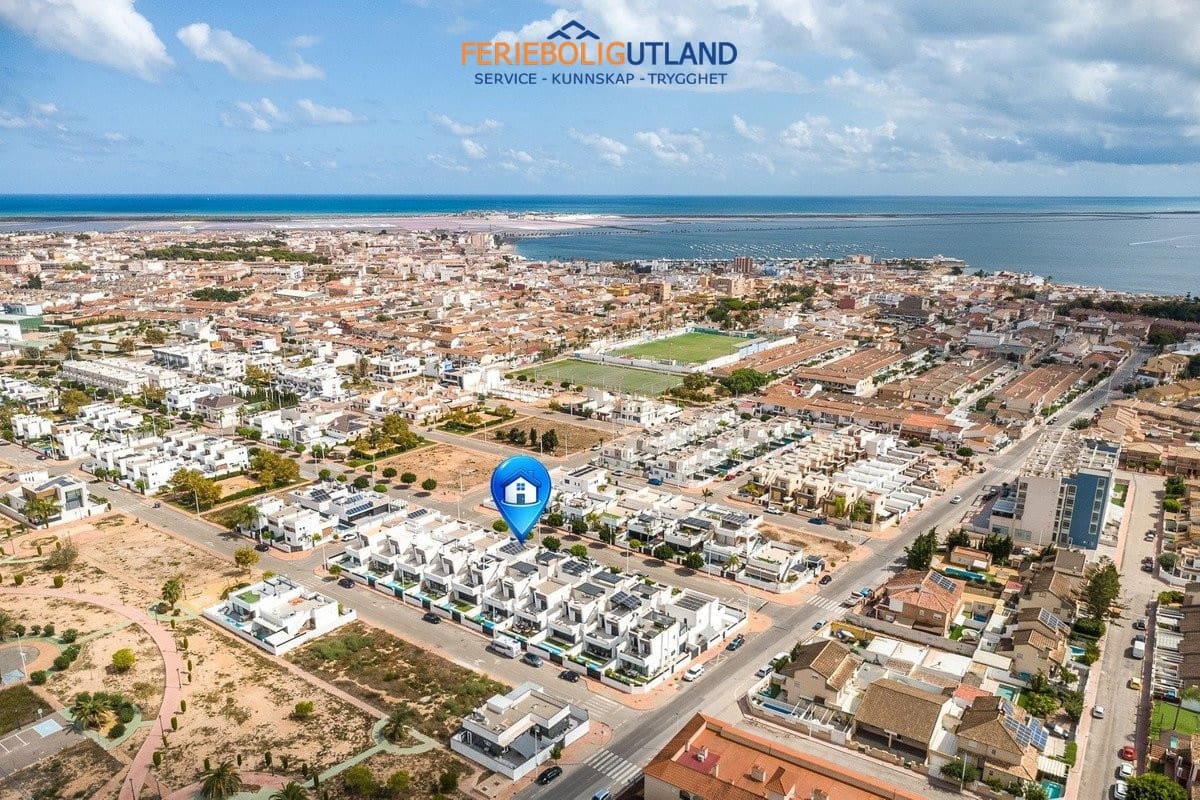 4 sypialnia Willa na sprzedaż w San Pedro del Pinatar z basenem garażem - 495 000 € (Ref: 10136541)