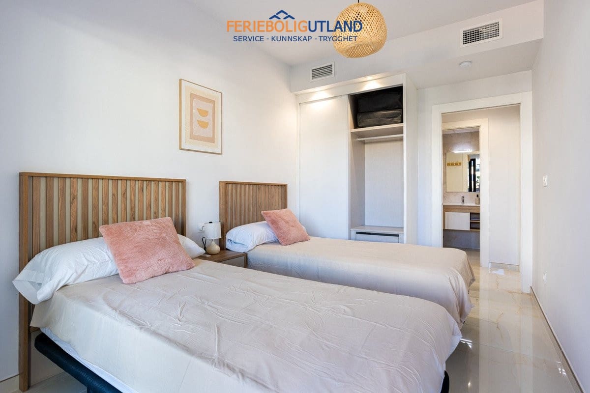 Apartamento de 2 habitaciones en Orihuela Costa en venta con piscina garaje - 279.000 € (Ref: 10136544)