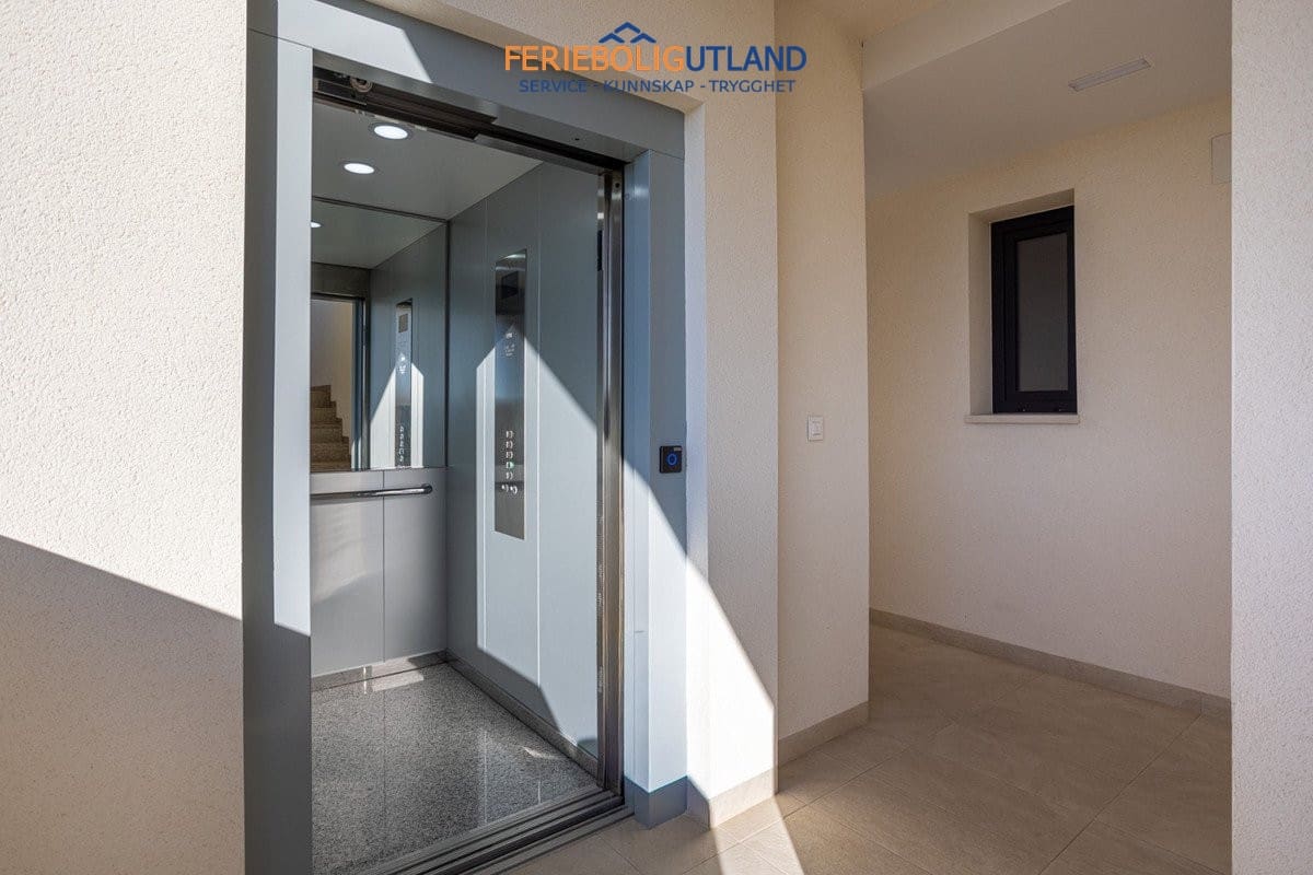 Apartamento de 2 habitaciones en Orihuela Costa en venta con piscina garaje - 279.000 € (Ref: 10136544)